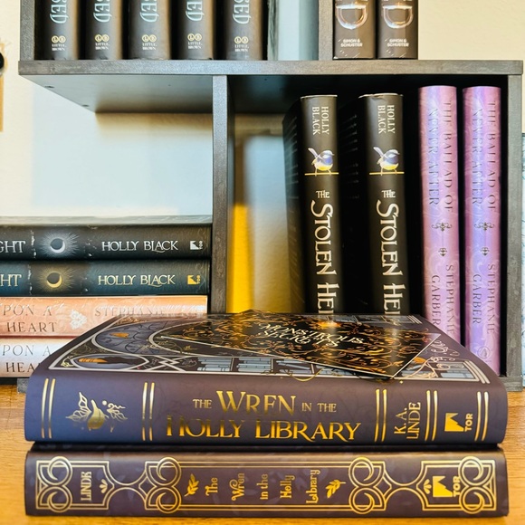 Fairyloot Exclusive Signed Edition The Wren In The Holly Library by K. A. Linde - Picture 13 of 13